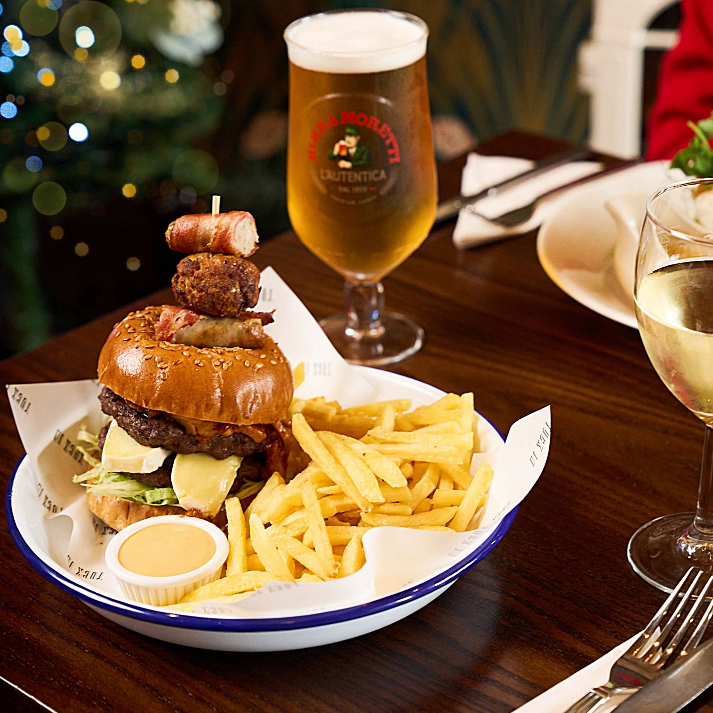 Festive Lunch & Dinner at The Bumble Bee in Gwent